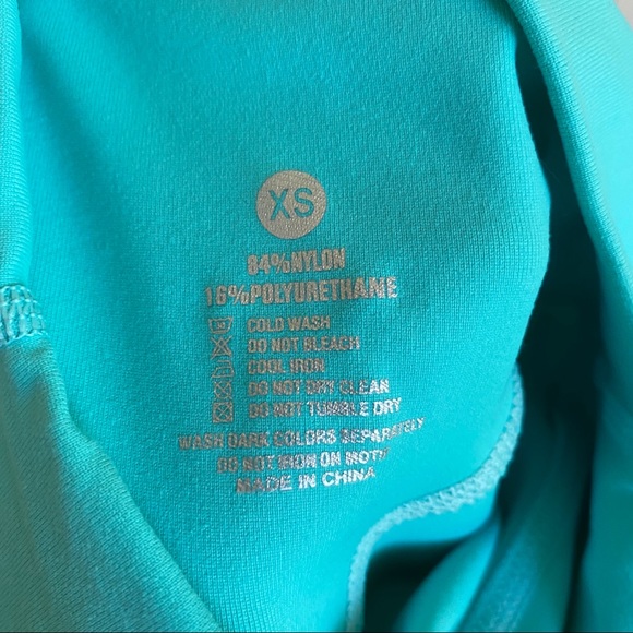 SOLD! KAMO FITNESS - High-Waisted Leggings - XS - Picture 3 of 7